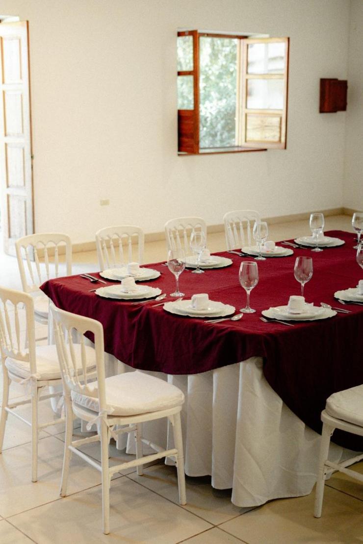 Best Western Plus Posada De Don Vasco Pátzcuaro Exteriér fotografie A table set for a meal