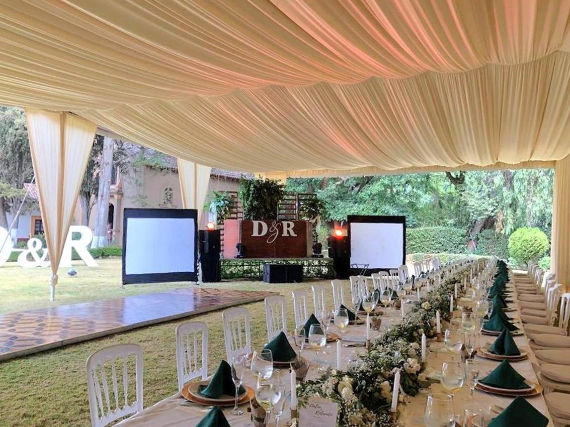 Best Western Plus Posada De Don Vasco Pátzcuaro Exteriér fotografie A wedding reception at the garden of the residence of the Mexican ambassador to the United States