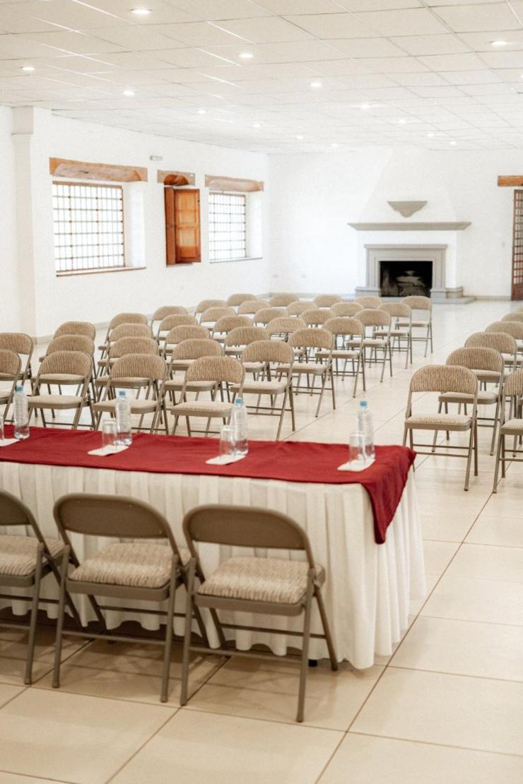 Best Western Plus Posada De Don Vasco Pátzcuaro Exteriér fotografie The interior of the conference hall