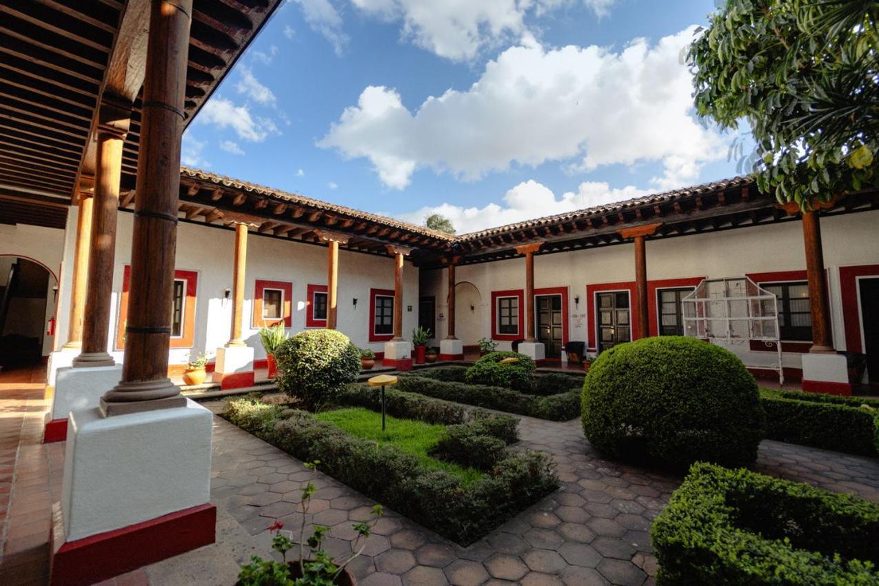Best Western Plus Posada De Don Vasco Pátzcuaro Exteriér fotografie The patio of the house
