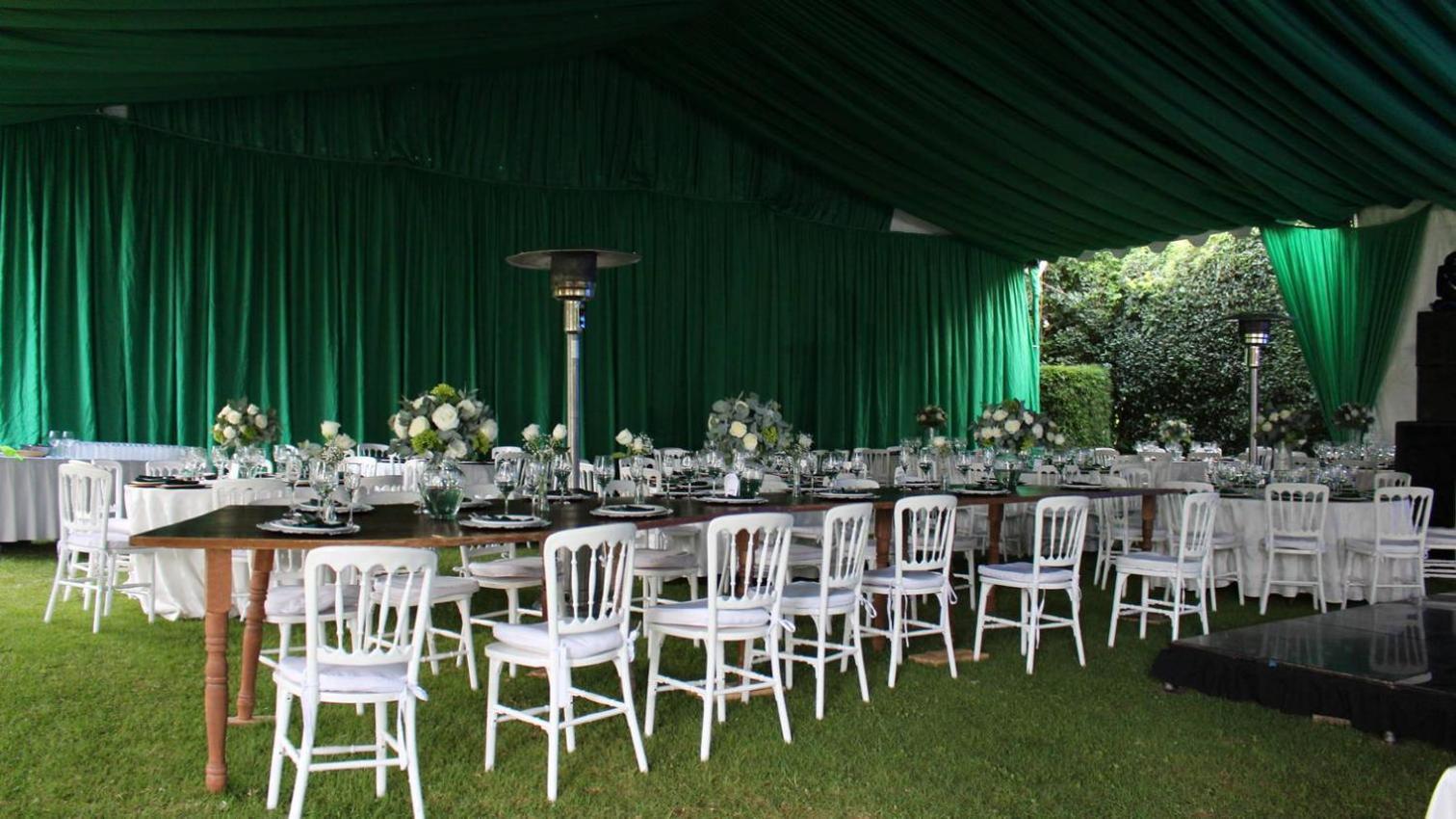 Best Western Plus Posada De Don Vasco Pátzcuaro Exteriér fotografie Marquee at the 2015 Festival of Thrift