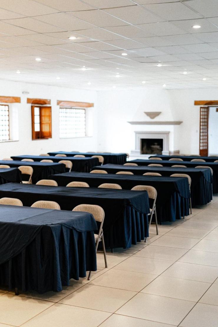 Best Western Plus Posada De Don Vasco Pátzcuaro Exteriér fotografie The interior of the conference centre
