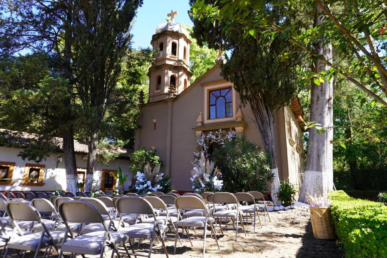 Best Western Plus Posada De Don Vasco Pátzcuaro Exteriér fotografie The church of Saint-André