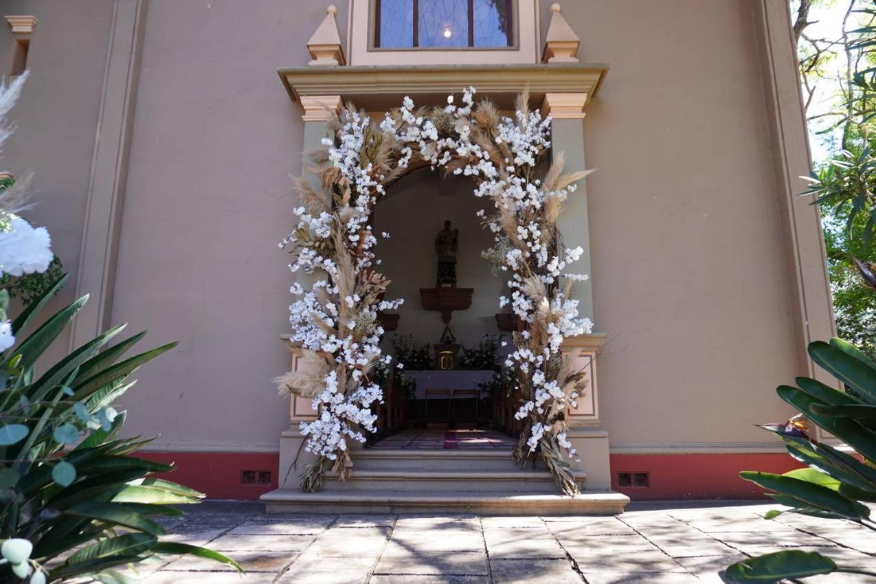 Best Western Plus Posada De Don Vasco Pátzcuaro Exteriér fotografie The entrance to the church